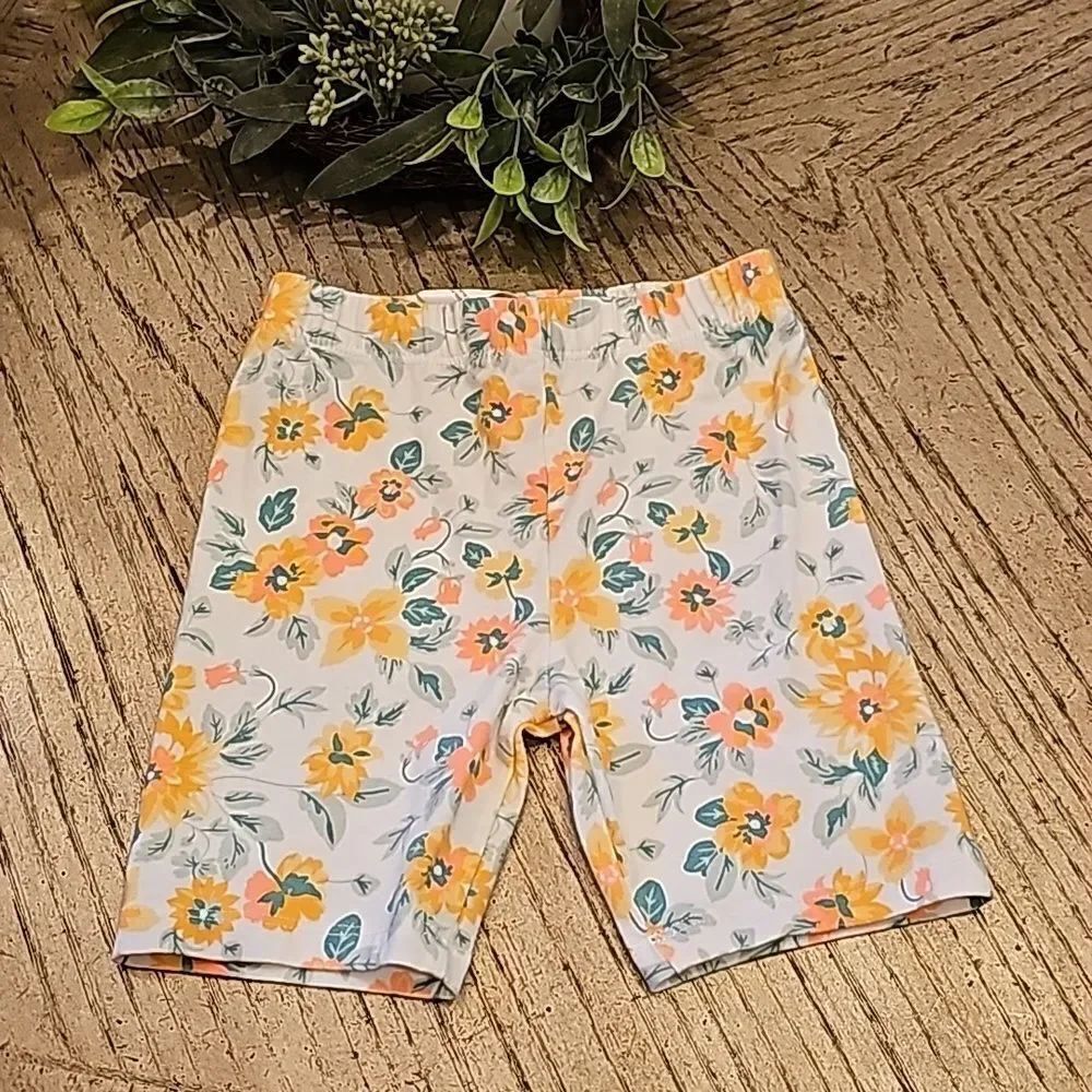 Girls floral spandex shorts size 5 new condition